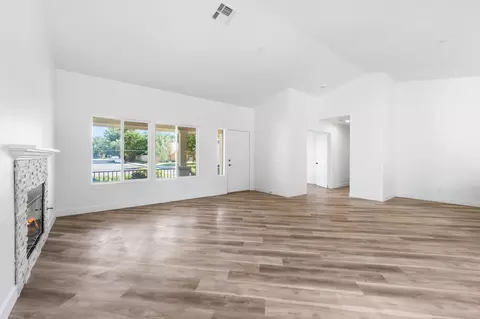 Living - 433 Avenue J11 E, Lancaster, CA 93535 photo 4 of 5