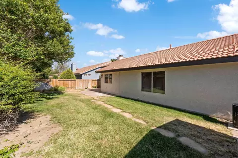 Exterior - 433 Avenue J11 E, Lancaster, CA 93535 photo 9 of 9