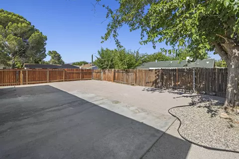 43001 Yew St, Lancaster, CA 93536 photo 37