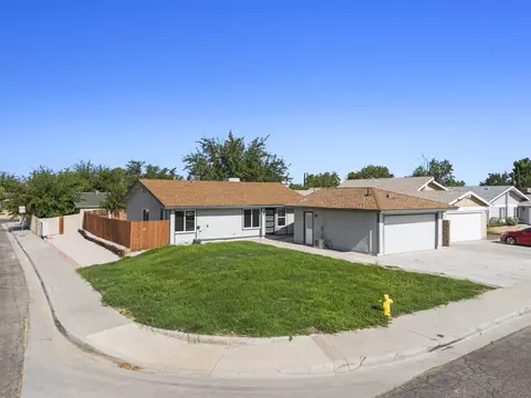 43001 Yew St, Lancaster, CA 93536 photo 45