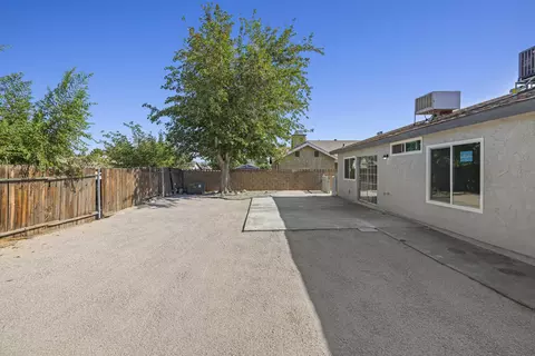 43001 Yew St, Lancaster, CA 93536 photo 43