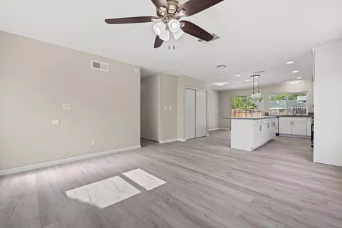 43001 Yew St, Lancaster, CA 93536 photo 4