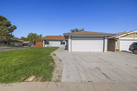 43001 Yew St, Lancaster, CA 93536