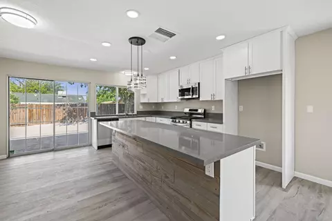 43001 Yew St, Lancaster, CA 93536 photo 6