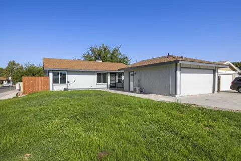 43001 Yew St, Lancaster, CA 93536 photo 2