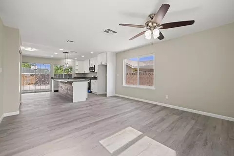43001 Yew St, Lancaster, CA 93536 photo 3