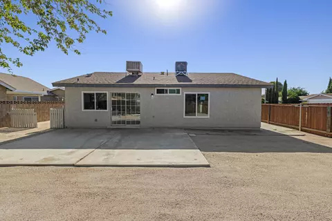 43001 Yew St, Lancaster, CA 93536 photo 40