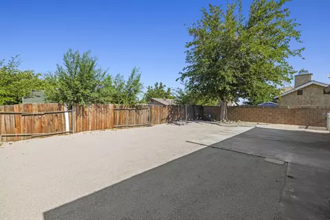 43001 Yew St, Lancaster, CA 93536 photo 44