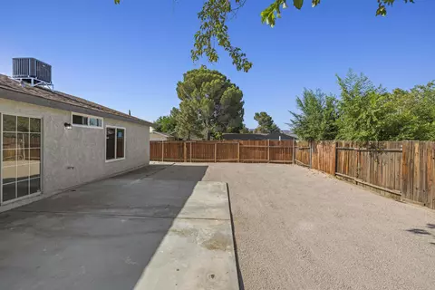 43001 Yew St, Lancaster, CA 93536 photo 38