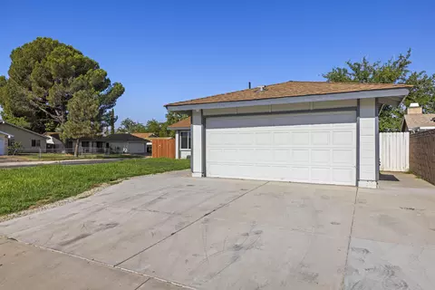 43001 Yew St, Lancaster, CA 93536 photo 42