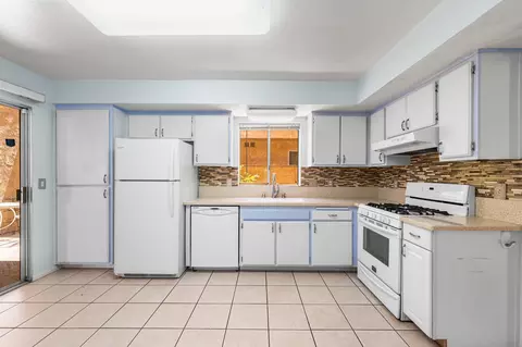 Kitchen - 245 Joseph Ln, Palmdale, CA 93551 photo 2 of 3