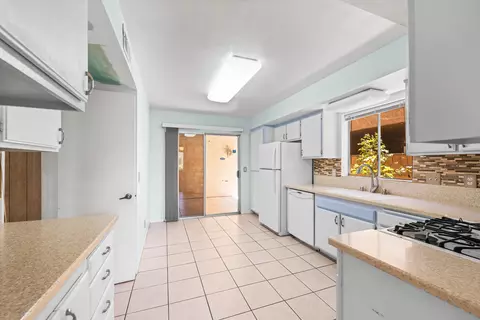 Kitchen - 245 Joseph Ln, Palmdale, CA 93551 photo 1 of 3