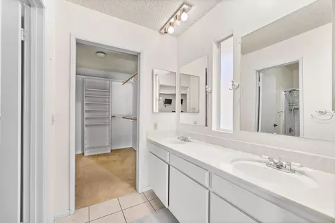 Bath - 245 Joseph Ln, Palmdale, CA 93551 photo 2 of 3