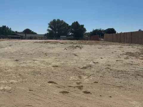 179 Th St E, Lancaster, CA 93535 photo 2