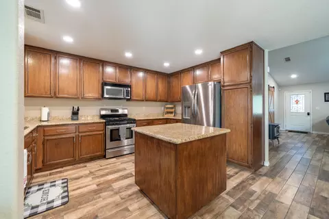 Kitchen - 17861 Cavalcade Pl, Tehachapi, CA 93561 photo 2 of 4