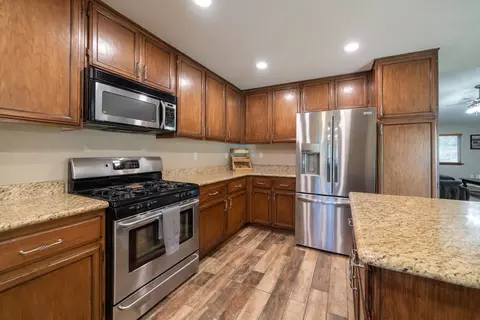 Kitchen - 17861 Cavalcade Pl, Tehachapi, CA 93561 photo 4 of 4