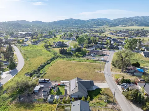 View/Area - 17861 Cavalcade Pl, Tehachapi, CA 93561 photo 11 of 12