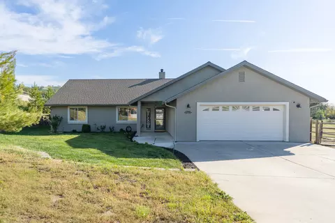Exterior - 17861 Cavalcade Pl, Tehachapi, CA 93561 photo 2 of 10