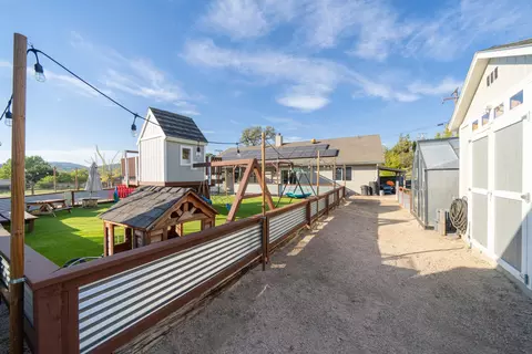 Exterior - 17861 Cavalcade Pl, Tehachapi, CA 93561 photo 9 of 10