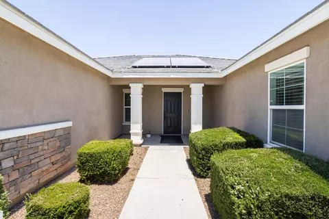 3121 Garnet Ln, Lancaster, CA 93535 photo 2