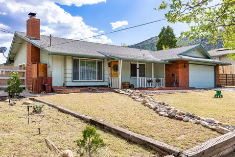 21418 Sunnybrook Dr, Tehachapi, CA 93561