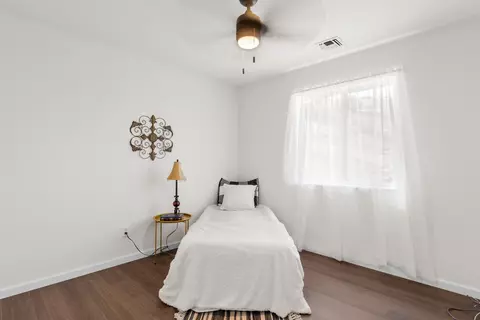 Bedroom - 23300 Fir Dr, Tehachapi, CA 93561 photo 5 of 10