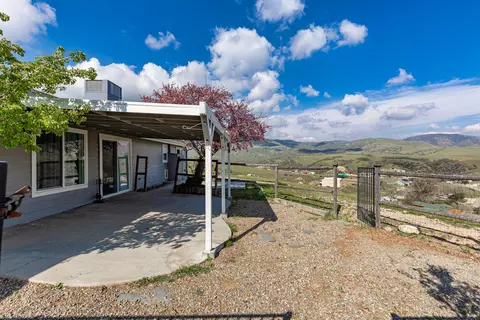 Exterior - 23300 Fir Dr, Tehachapi, CA 93561 photo 5 of 14
