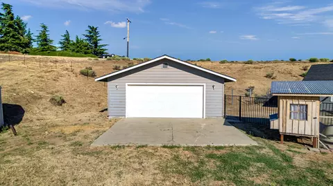 Exterior - 23300 Fir Dr, Tehachapi, CA 93561 photo 8 of 14