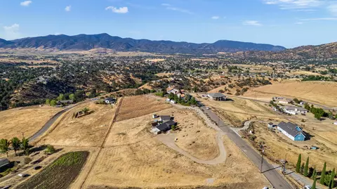 View/Area - 23300 Fir Dr, Tehachapi, CA 93561 photo 6 of 7