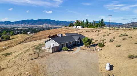 View/Area - 23300 Fir Dr, Tehachapi, CA 93561 photo 2 of 7