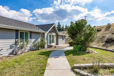 Exterior - 23300 Fir Dr, Tehachapi, CA 93561 photo 2 of 14