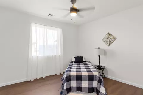 Bedroom - 23300 Fir Dr, Tehachapi, CA 93561 photo 3 of 10