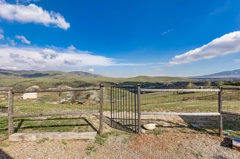 Exterior - 23300 Fir Dr, Tehachapi, CA 93561 photo 7 of 14