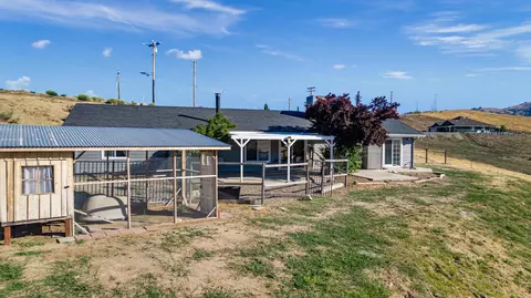 Exterior - 23300 Fir Dr, Tehachapi, CA 93561 photo 9 of 14