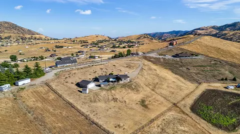 View/Area - 23300 Fir Dr, Tehachapi, CA 93561 photo 3 of 7