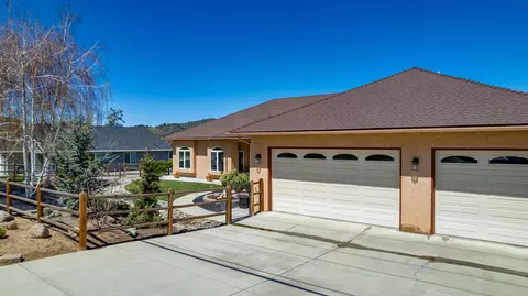 28141 Stallion Springs Dr, Tehachapi, CA 93561 photo 2