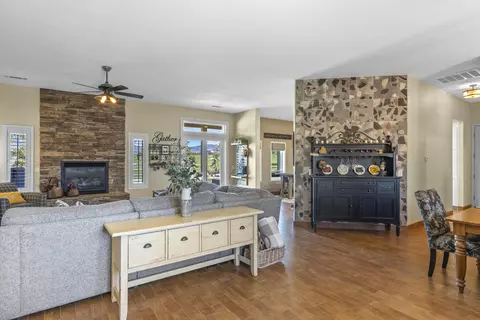 28141 Stallion Springs Dr, Tehachapi, CA 93561 photo 10