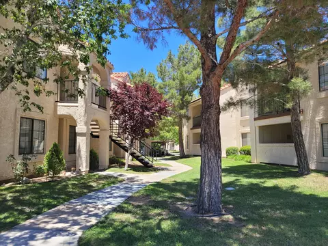 2554 Olive Dr, Palmdale, CA 93550