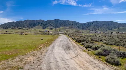 Navajo Street, Tehachapi, CA 93561 photo 6