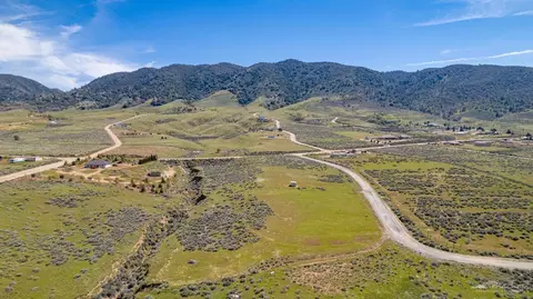 Navajo Street, Tehachapi, CA 93561