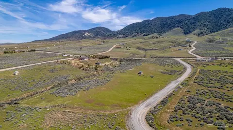 Navajo Street, Tehachapi, CA 93561 photo 4