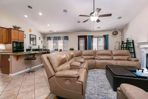 44527 Chaparral Dr, Lancaster, CA 93536 photo 13