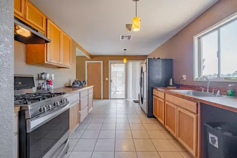 17152 Valeport Ave, Lancaster, CA 93535 photo 13