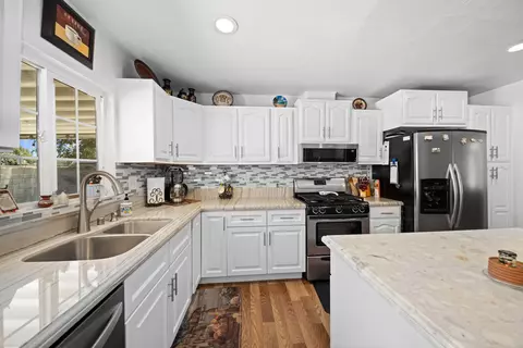 42810 Yew St, Lancaster, CA 93536 photo 12