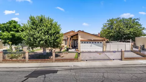 42810 Yew St, Lancaster, CA 93536 photo 2