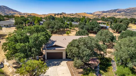 View/Area - 22830 Tom Ct, Tehachapi, CA 93561 photo 1 of 2