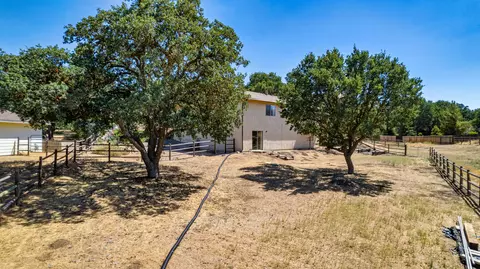 Exterior - 22830 Tom Ct, Tehachapi, CA 93561 photo 11 of 11