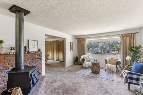Living - 22830 Tom Ct, Tehachapi, CA 93561 photo 1 of 3