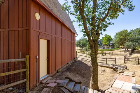 Exterior - 22830 Tom Ct, Tehachapi, CA 93561 photo 8 of 11