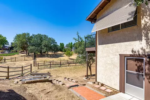 Exterior - 22830 Tom Ct, Tehachapi, CA 93561 photo 5 of 11